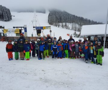 Skitag der Lunzer SchülerInnen am Maiszinken