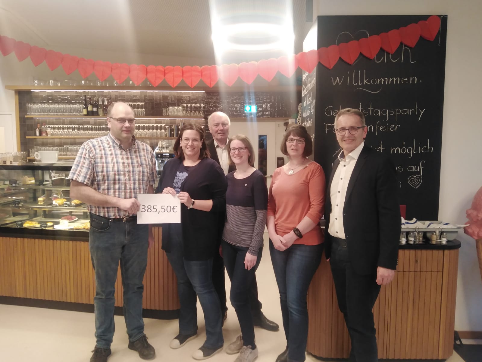 Spendenübergabe an den Verein Groß und Klein