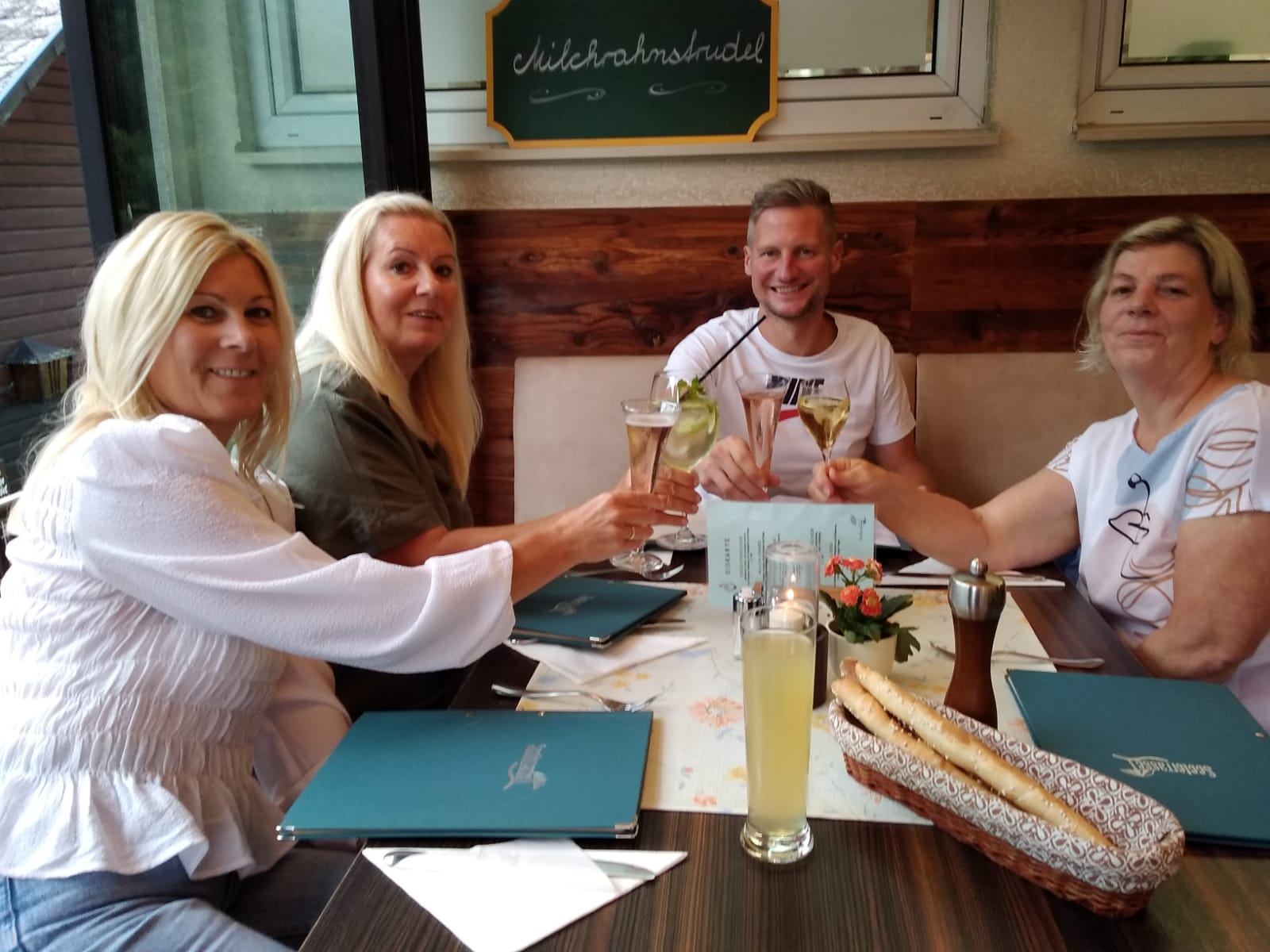 ASKÖ: Sommer-Abendessen mit den Kantinendamen
