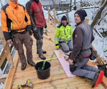 Die Hödl Brücke in Kasten bekommt einen neuen Belag !