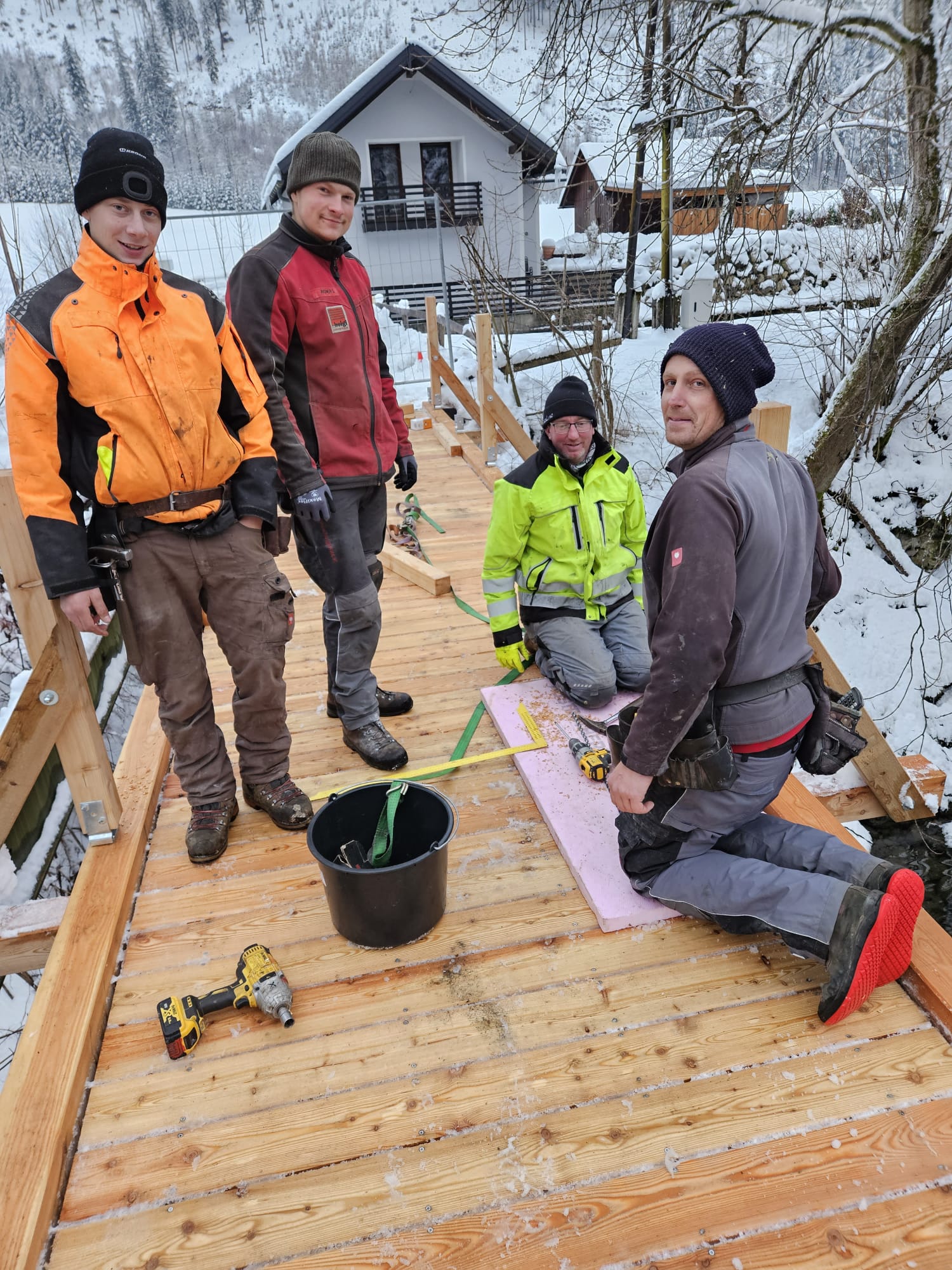 Die Hödl Brücke in Kasten bekommt einen neuen Belag !