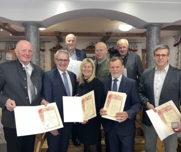 Weihnachtsfeier der Gemeinde mit besonderen Ehrungen im Zellerhof