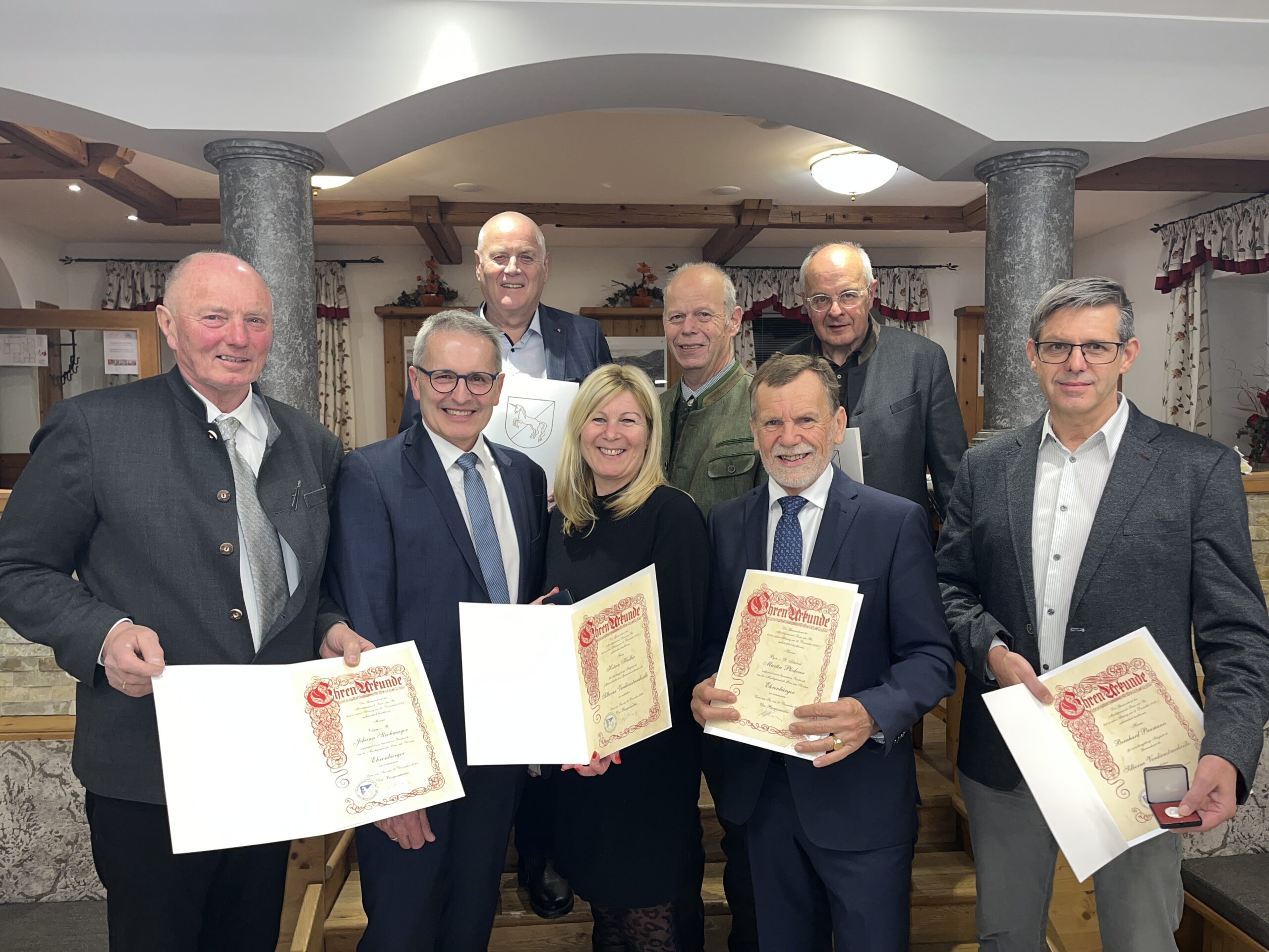 Weihnachtsfeier der Gemeinde mit besonderen Ehrungen im Zellerhof