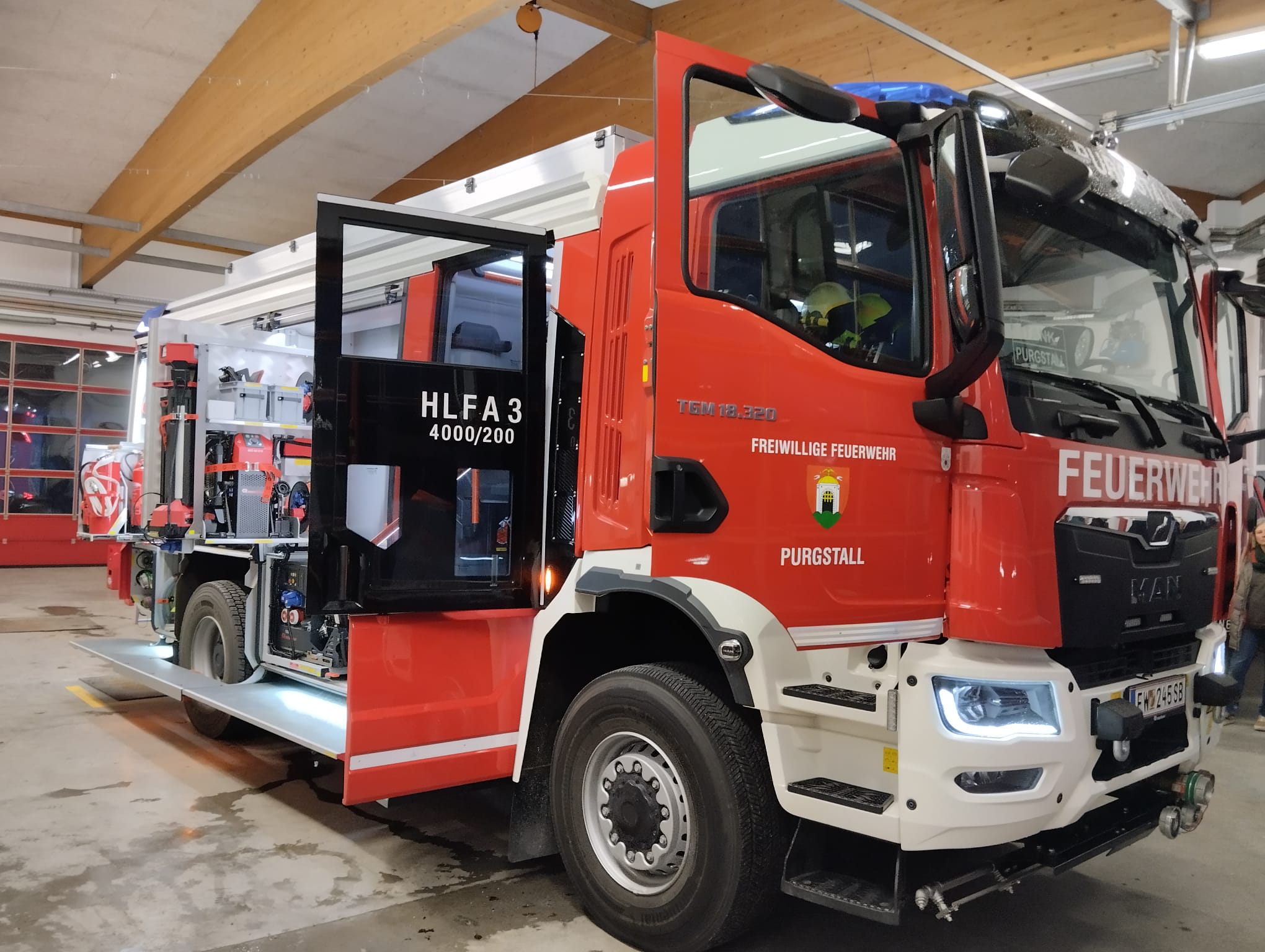 Präsentation Hilfeleistungsfahrzeug (HLF 3)