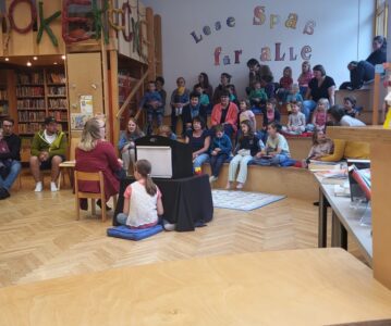 Zwei Mal tolles Bilderbuchtheater in der Bibliothek